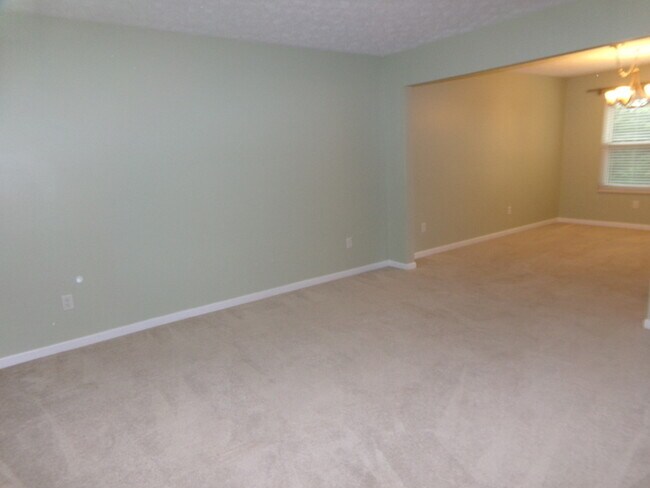 Building Photo - Gorgeous, 4 Bed 3.5 Bath Huber Heights hom...
