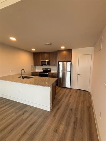 Foto del edificio - 300 N McDonald St