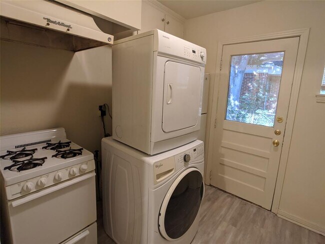 Foto del edificio - 6028 Marquita Ave