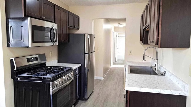 Building Photo - Twin Lakes Apartments