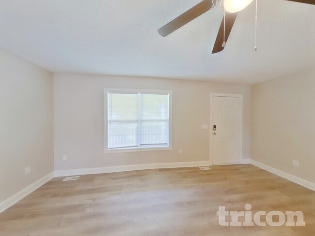 Foto del edificio - 423 Riverwalk Dr NW