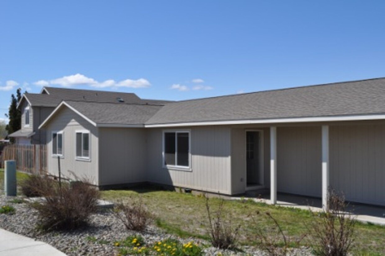 Foto principal - 608 East Remington Drive