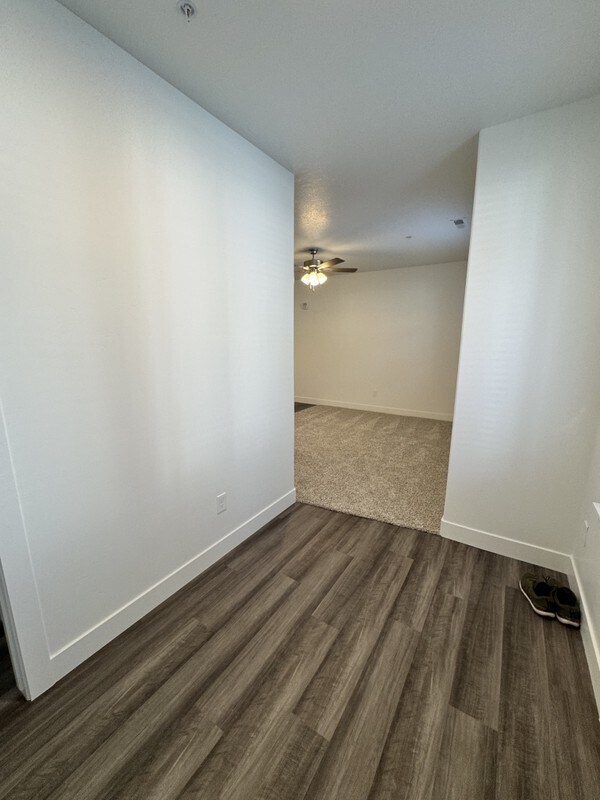 Building Photo - 710 715 S