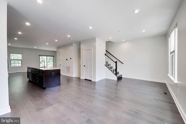 Foto del edificio - 8012 Spring Arbor Dr