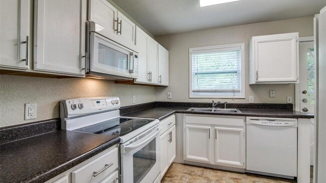 Building Photo - 1909 Williams Dr