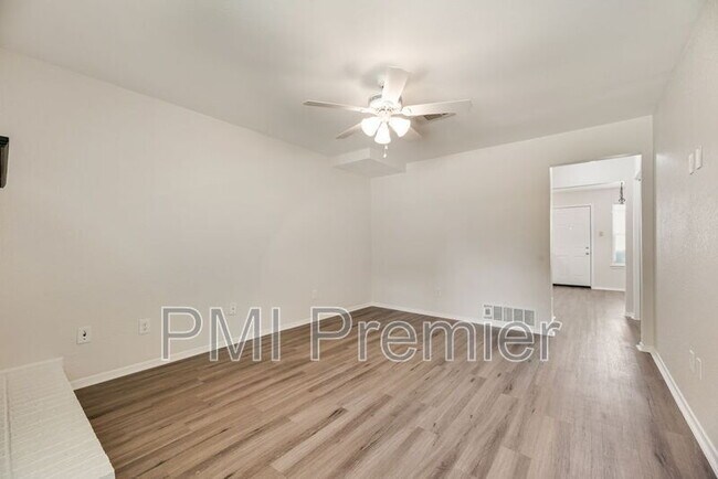 Foto del edificio - 105 Wildwood Ct