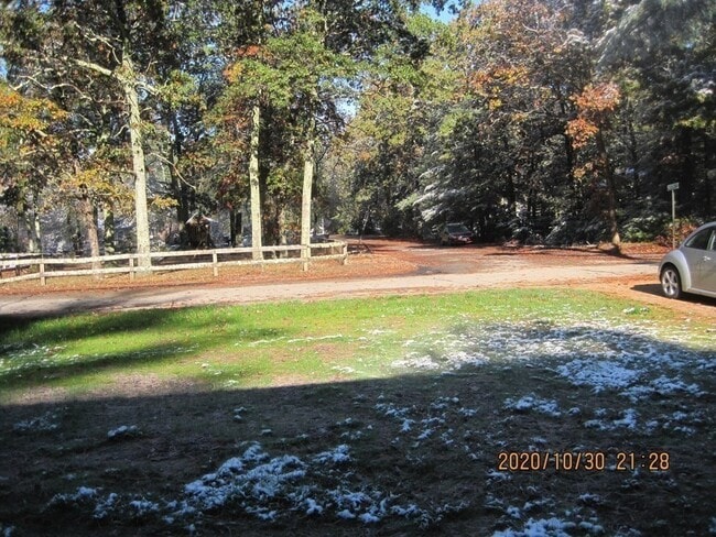 Building Photo - 9 Rickard St