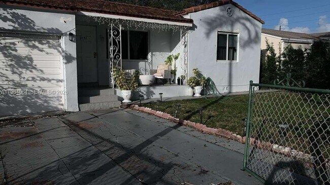 Foto del edificio - 2131 Arthur St