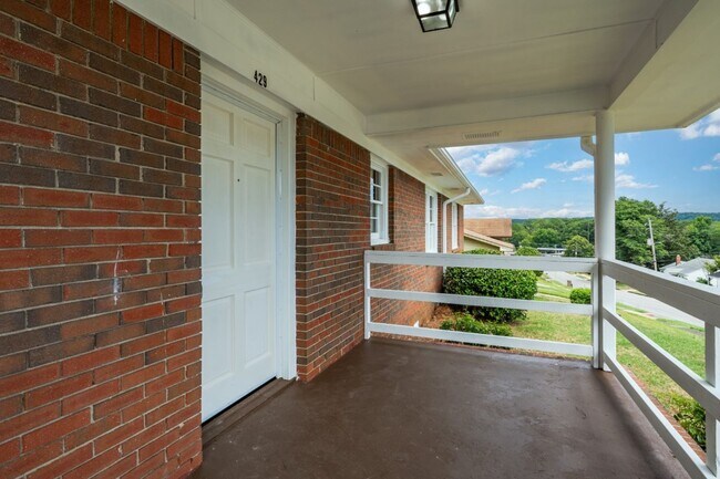 Foto del edificio - THIS ONE WON’T LAST — MUST-SEE HOME ON AN AMAZING STREET IN BESSEMER