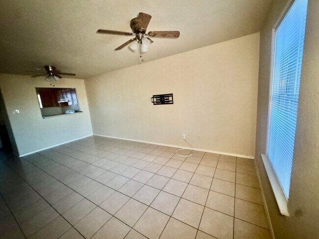 Foto del edificio - 2801 S Bartlett Ave