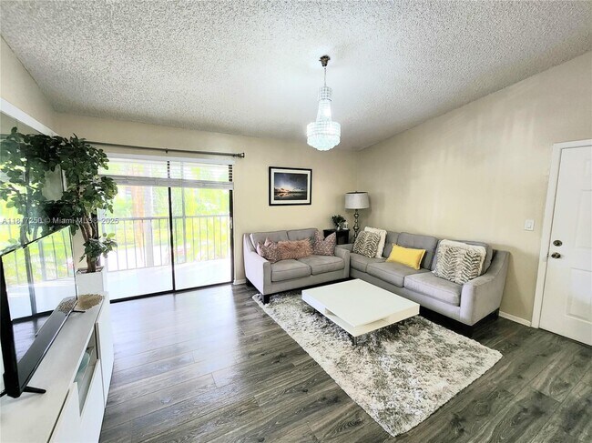 Foto del edificio - 935 NE 199th St