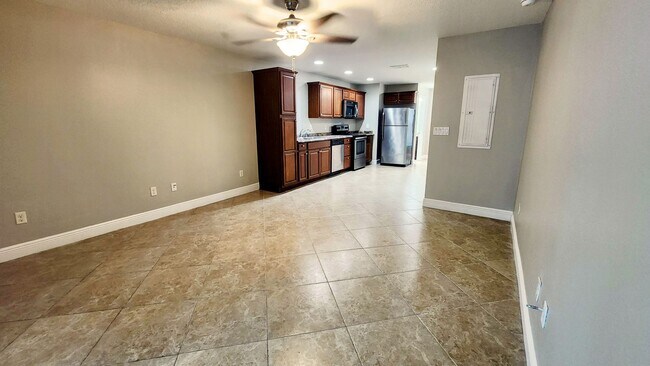 Building Photo - 2 Bedroom 2.5 Bath