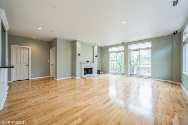 Building Photo - 1155 W Armitage Ave