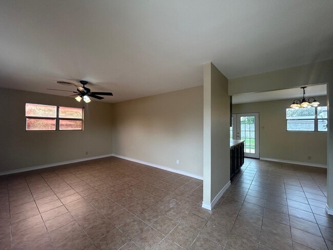 Building Photo - 1006 Laurel Dr