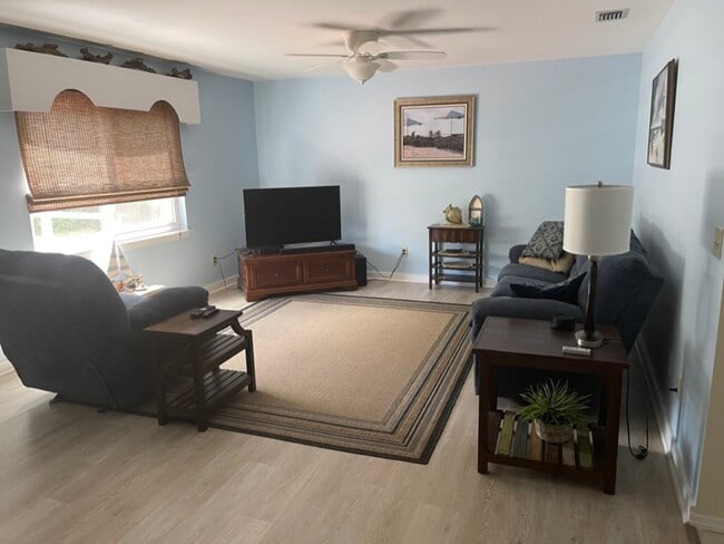 Building Photo - 2734 Ocean Dr