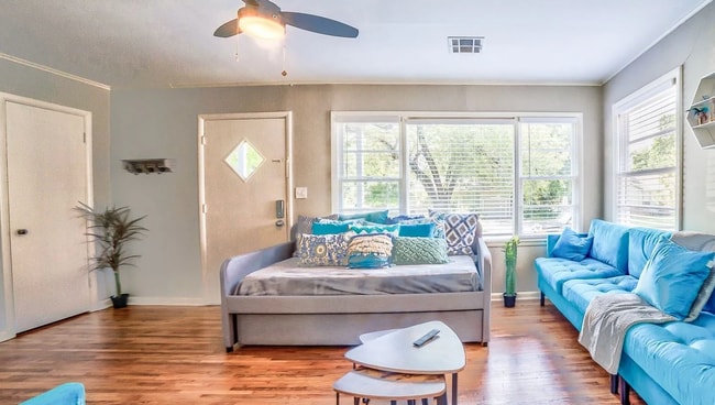 Building Photo - Beautifully Renovated Rose District Home