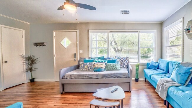 Foto del edificio - Beautifully Renovated Rose District Home