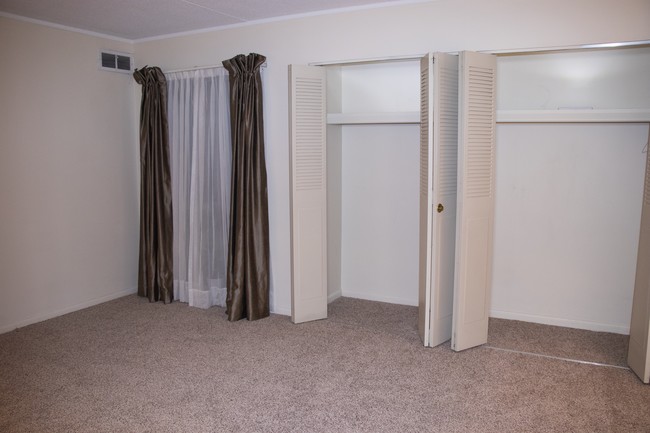 Bedroom - 3405 Charlemagne Cir