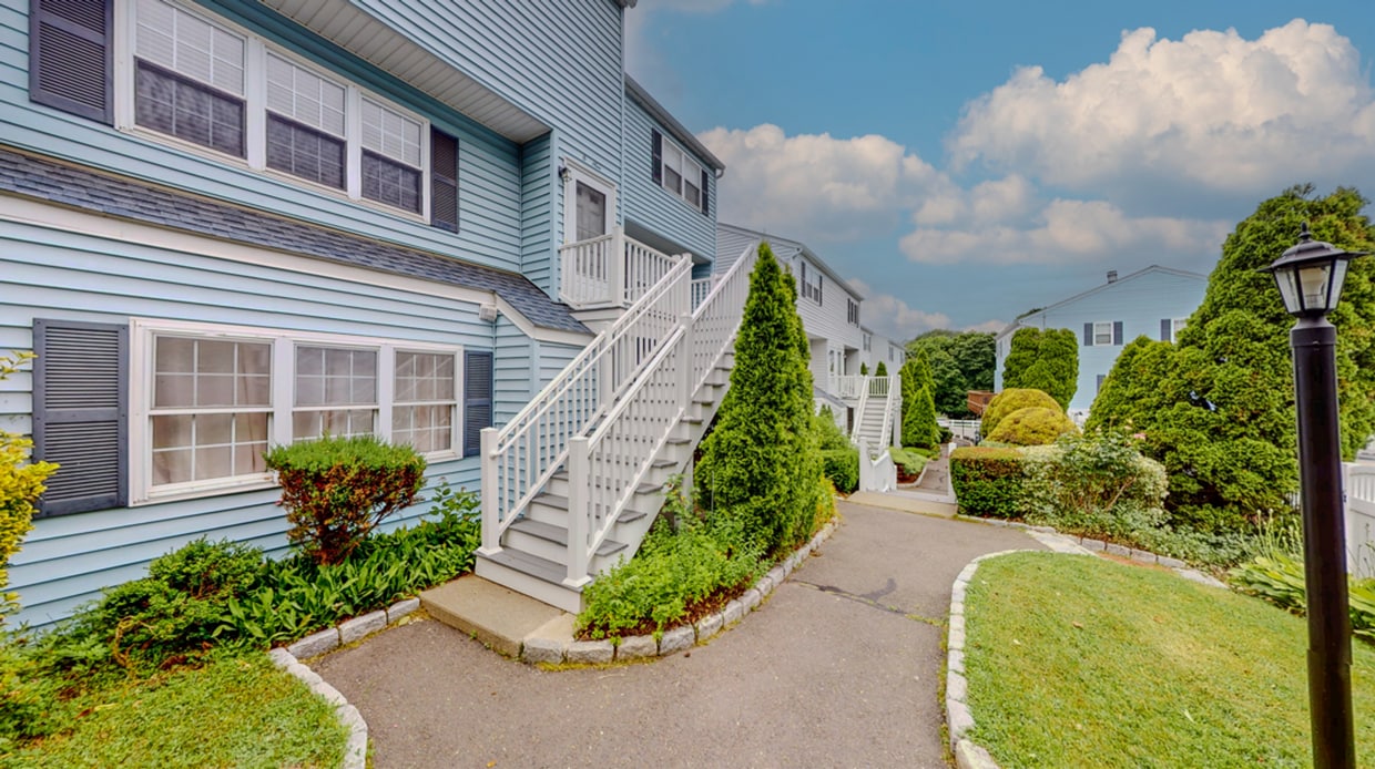 Primary Photo - Beautiful 2 Bedroom Multi Level Condo