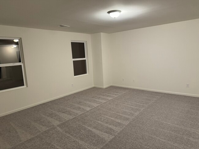 Building Photo - 4069 Lake Russell Dr