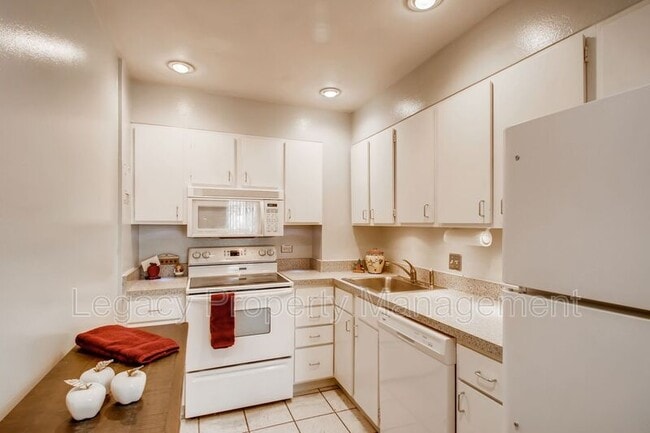 Building Photo - 480 S Marion Pkwy