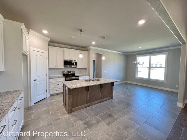 Foto del edificio - 5 br, 3 bath House - 1052 Morra Ave.