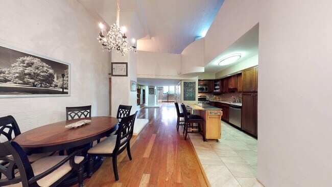 Building Photo - 10 Bay St Landing
