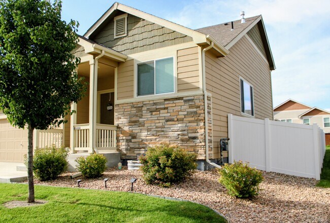 Building Photo - 262 Castle Dr