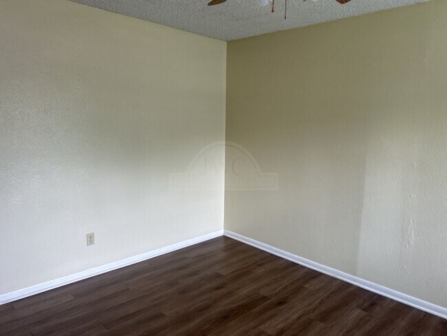 Foto del edificio - 821 Michelle Dr