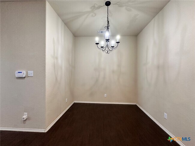 Building Photo - 502 Creekside Cir