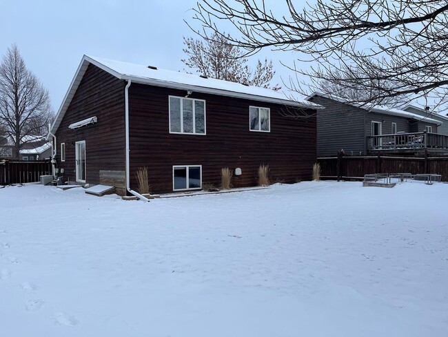 Building Photo - 4 Bed 2 bath home in Fargo available now