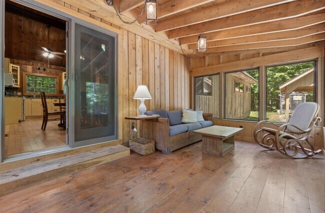 Foto del edificio - 46 Christmas Tree Ln