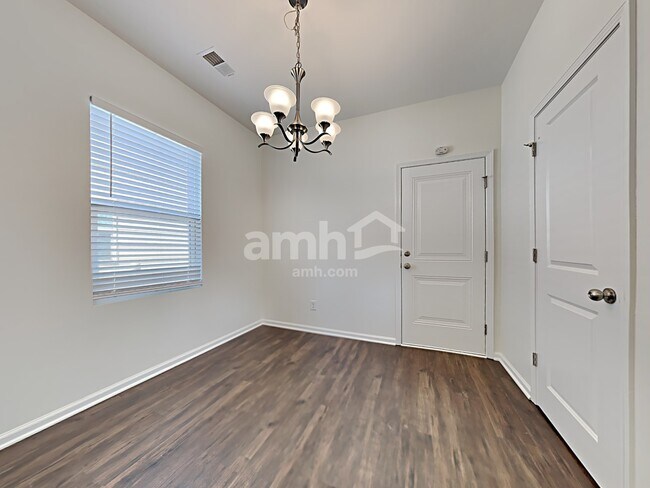 Building Photo - 405 Ridgedale Rd