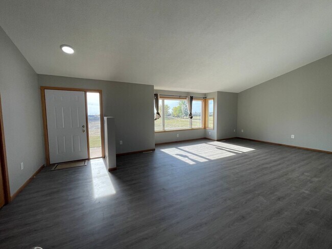 Foto del edificio - Spacious 4 Bed Home on Large Lot in Horace