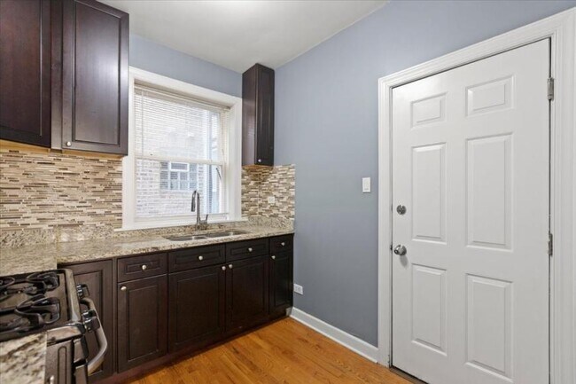 Foto del edificio - 2 bedroom in Chicago IL 60647