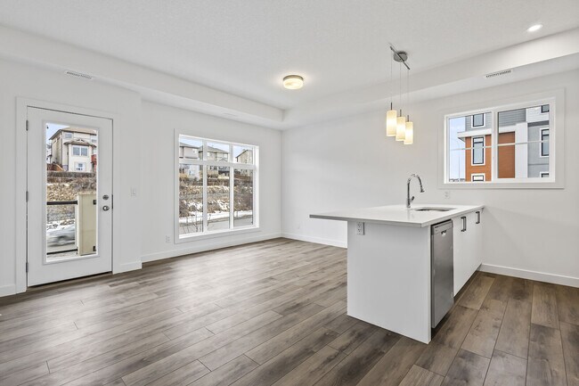 Photo du bâtiment - 167 Spring Creek Cmn SW