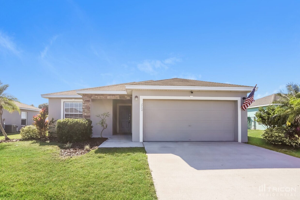 2704 Oak Hammock Loop Mulberry FL House for Rent in Mulberry, FL