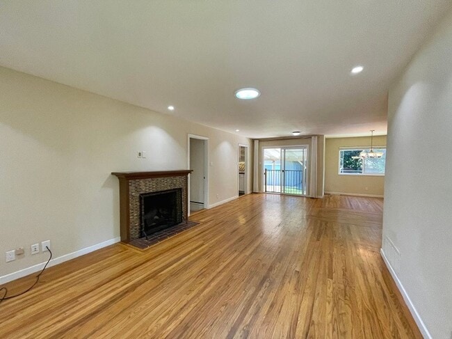 Building Photo - Charming Three Bedroom South Napa Home
