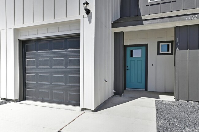 Foto del edificio - 11327 Clearmine St