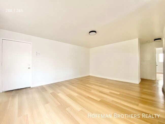 Building Photo - 136 S Oxford Ave