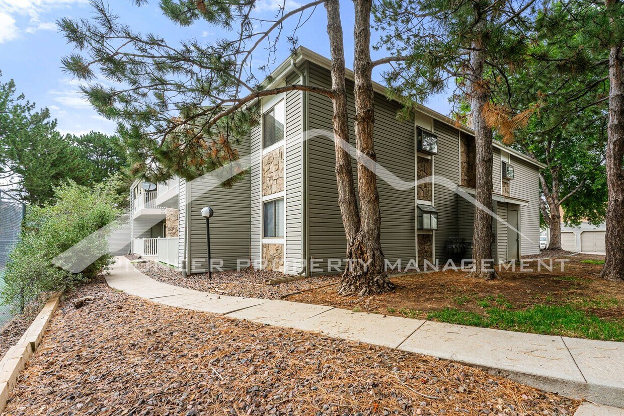 Spacious Condo with Washer/Dryer and Central AC - Spacious Condo with Washer/Dryer and Central AC