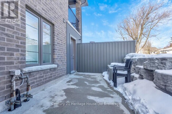 Building Photo - 15 Woodcock Dr