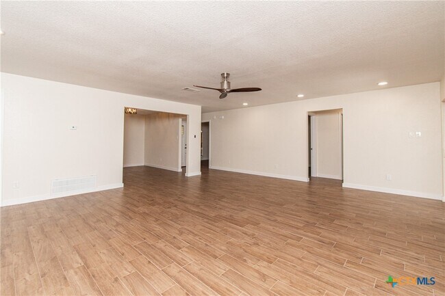 Foto del edificio - 304 Timber Ridge Dr