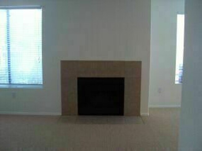 Foto del edificio - 4925 E DESERT COVE Ave