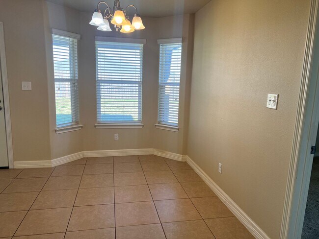 Foto del edificio - 1203 Vanguard Lane ... LONGHORN PROPERTIES...