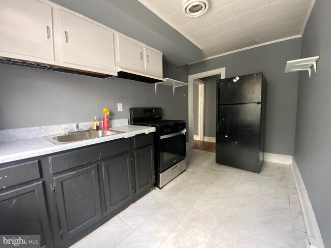 Building Photo - 4033 Garrett Rd