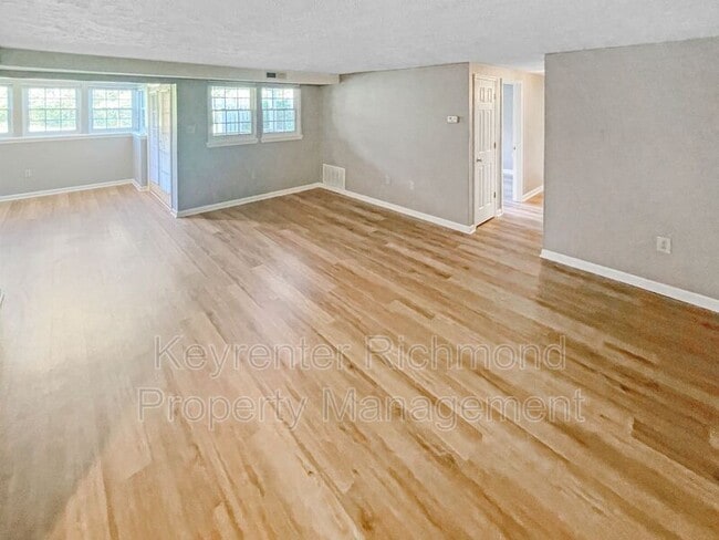 Building Photo - 9389 Horse Castle Ct
