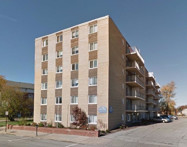 Mark Twain Apartments Apartments in Lakewood, OH