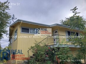 Building Photo - 1403 8th St