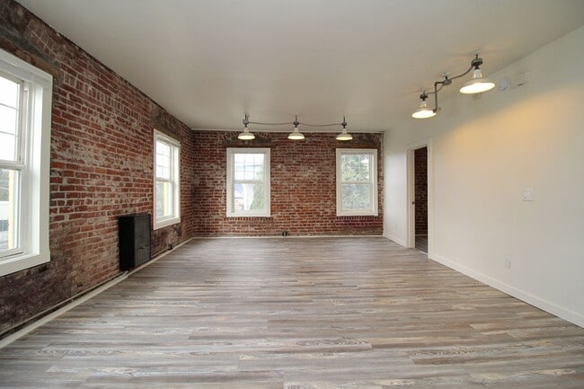 Building Photo - 843 N Knott St